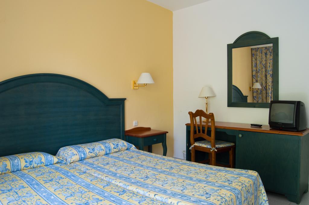 Hotel Es Pi 2 Playa de Migjorn Habitación foto